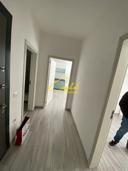Tirane, jepet me qera apartament 1+1 Kati 2, 67 m² 400 € (RRUGA 5 MAJI)
