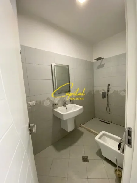 Tirane, jepet me qera apartament 1+1 Kati 2, 67 m² 400 € (RRUGA 5 MAJI)