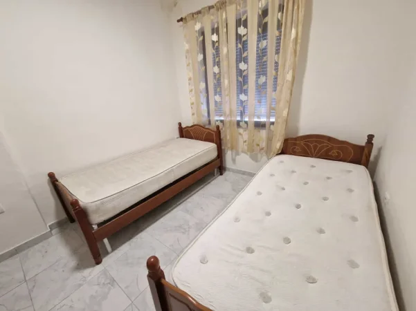Tirane, jepet me qera apartament 2+1 Kati 4, 80 m² 620 € (Afer Ring Center)