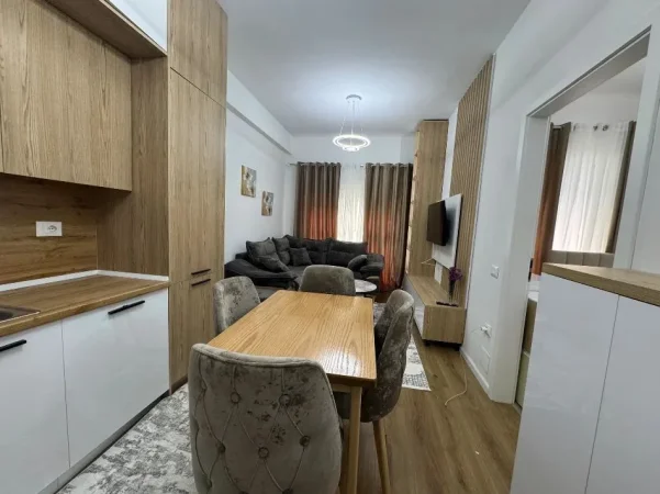 Tirane, jepet me qera apartament 1+1 Kati 2, 70 m² 520 € (MANGALEM)