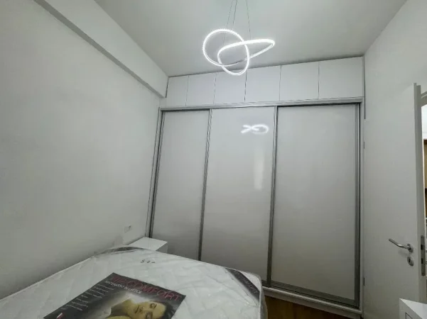 Tirane, jepet me qera apartament 1+1 Kati 2, 70 m² 520 € (MANGALEM)