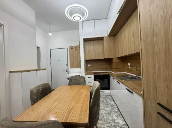 Tirane, jepet me qera apartament 1+1 Kati 2, 70 m² 520 € (MANGALEM)