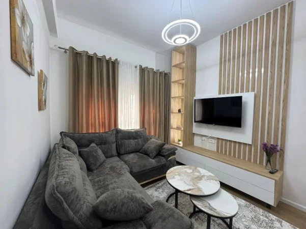 Tirane, jepet me qera apartament 1+1 Kati 2, 70 m² 520 € (MANGALEM)