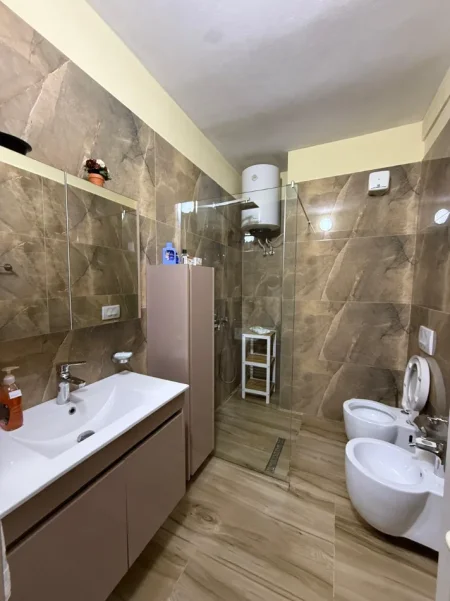 Jepet me Qera Apartament 2+1 ne Selite , 700 Eur