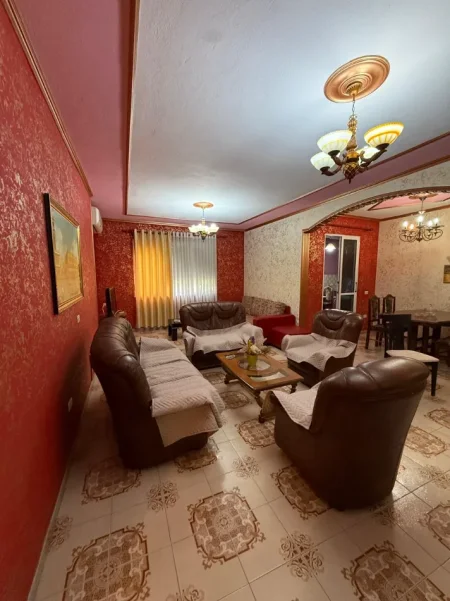 Jepet me Qera Apartament 2+1 ne Selite , 700 Eur