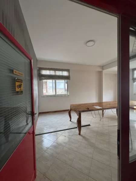 Tirane, shitet ambjent biznesi Kati 1, 137 m² 270.000 € (Mine Peza, prane Prokurorise)