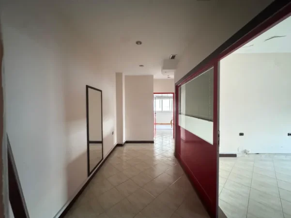 Tirane, shitet ambjent biznesi Kati 1, 137 m² 270.000 € (Mine Peza, prane Prokurorise)