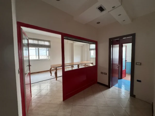 Tirane, shitet ambjent biznesi Kati 1, 137 m² 270.000 € (Mine Peza, prane Prokurorise)