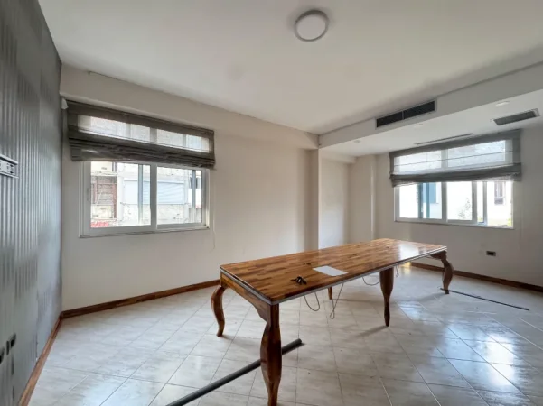 Tirane, shitet ambjent biznesi Kati 1, 137 m² 270.000 € (Mine Peza, prane Prokurorise)