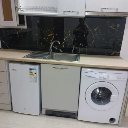 Tirane, jepet me qera apartament 1+1 Kati 1, 30 m² 250 € (Rruga Arben Broci)