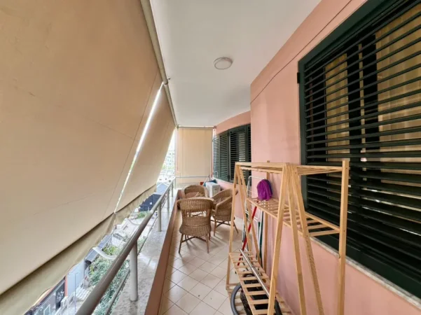 Tirane, jepet me qera apartament 2+1+Ballkon Kati 5, 130 m² 800 € (Rruga e Kavajes)