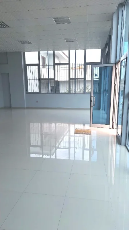 Jepet me qera ambjent biznesi me bodrum , 1.400 € ne Mezeze, Kashar