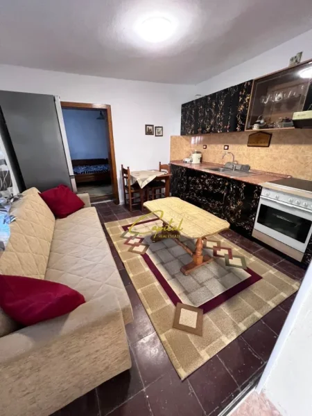 Tirane, jepet me qera apartament 1+1 Kati 1, 78 m² 400 € (RRUGA JORDAN MISJA)