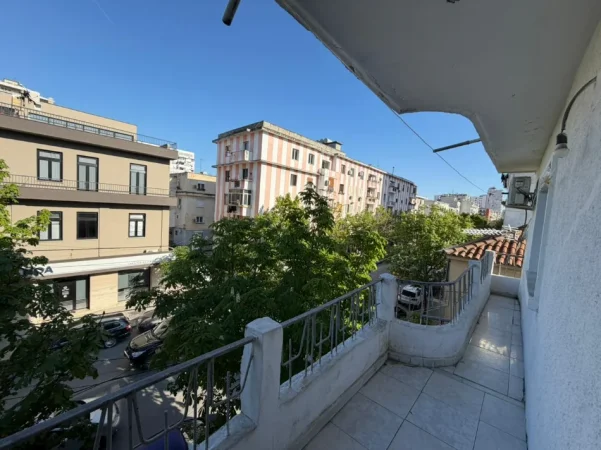 Durres, shitet apartament 2+1+Ballkon Kati 2, 92 m² 125.000 € (Muzeumi)
