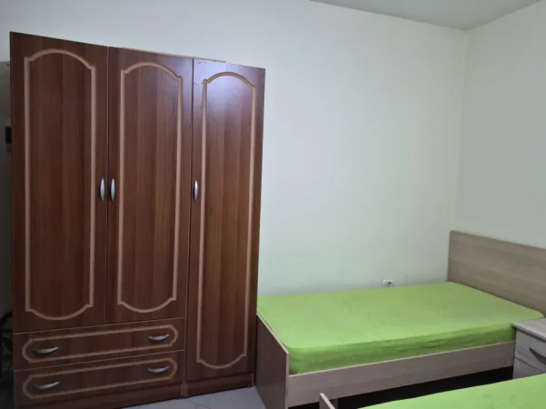 Tirane, jepet me qera garsonier 1+1 Kati 2, 30 m² 300 € (RR Qemal Stafa perballe Shkolles Fan Noli)