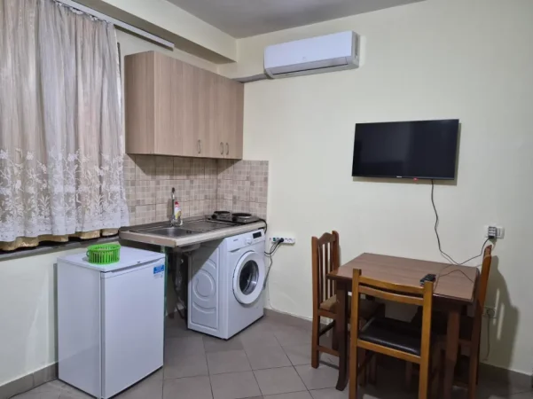 Tirane, jepet me qera garsonier 1+1 Kati 2, 30 m² 300 € (RR Qemal Stafa perballe Shkolles Fan Noli)
