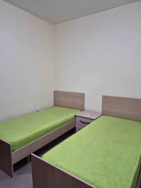 Tirane, jepet me qera garsonier 1+1 Kati 2, 30 m² 300 € (RR Qemal Stafa perballe Shkolles Fan Noli)