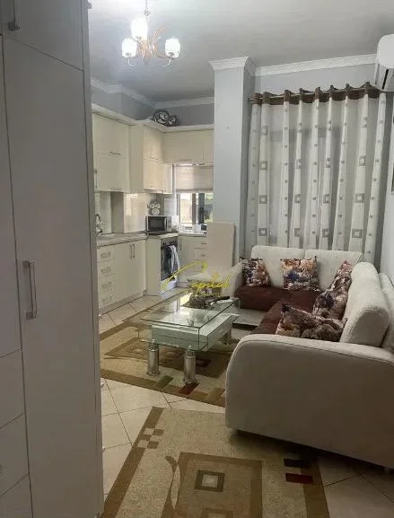 Tirane, jepet me qera apartament 1+1 Kati 3, 55 m² 500 € (21 DHJETORI)