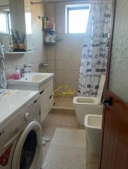 Tirane, jepet me qera apartament 1+1 Kati 3, 55 m² 500 € (21 DHJETORI)