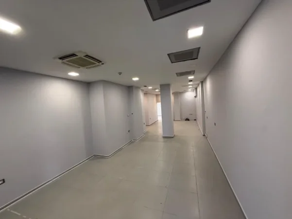 Tirane, shitet ambjent biznesi Kati 2, 916 m² 2.244.200 € (Rruga e Kavajes)