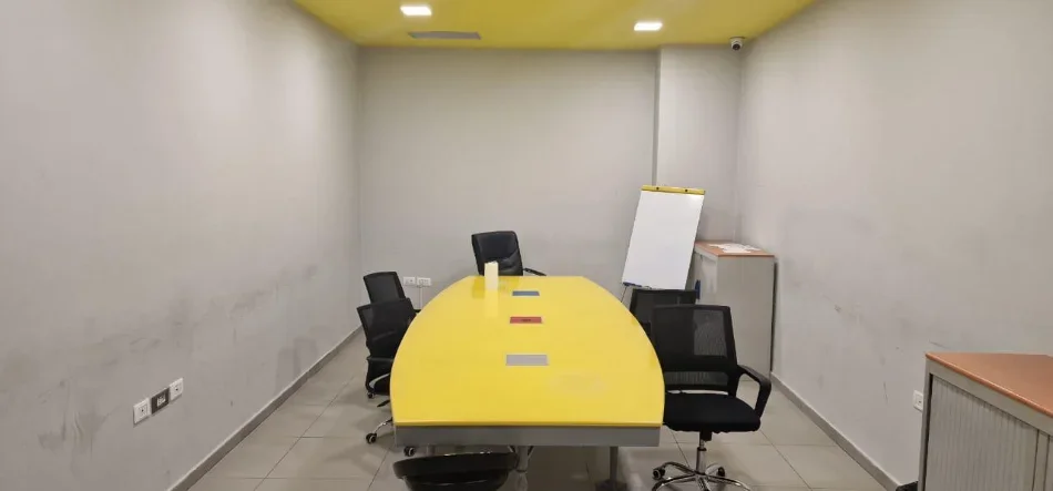 Tirane, shitet ambjent biznesi Kati 2, 916 m² 2.244.200 € (Rruga e Kavajes)