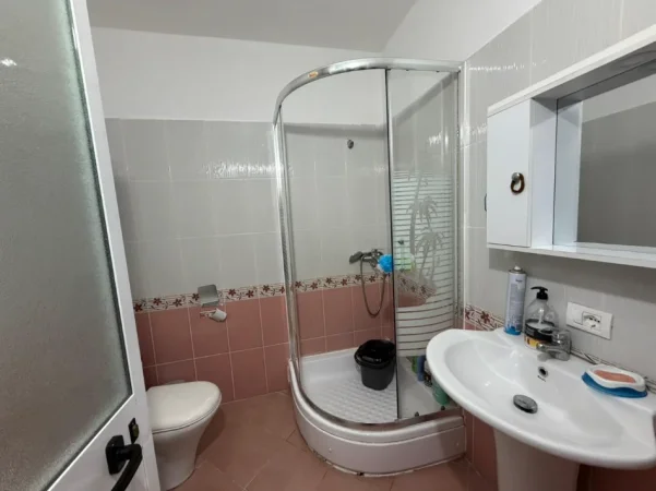 Durres, jepet me qera apartament 1+1 Kati 9, 65 m² 350 € (Plazh Durres)