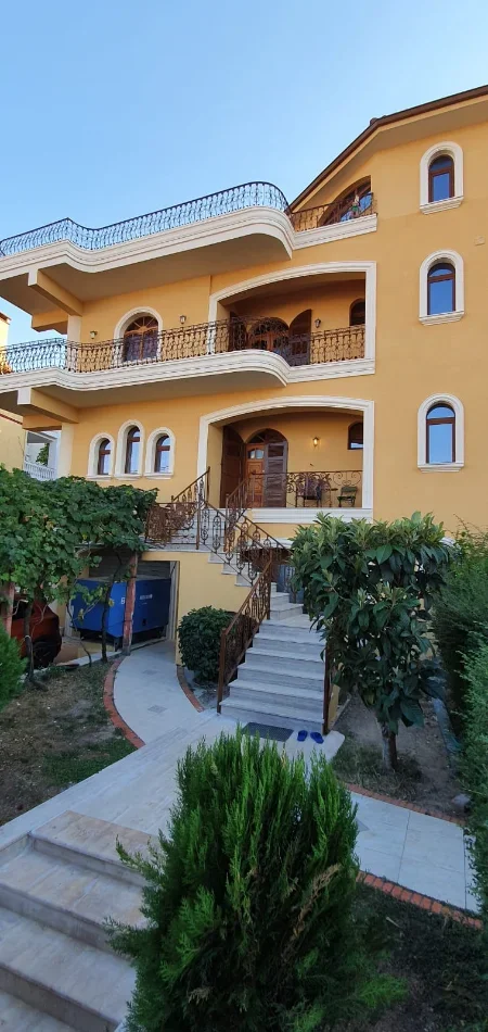 Tirane, jepet me qera Vile 5+1 Kati 0, 450 m² 1.500 € (Rruga Mihal Grameno)