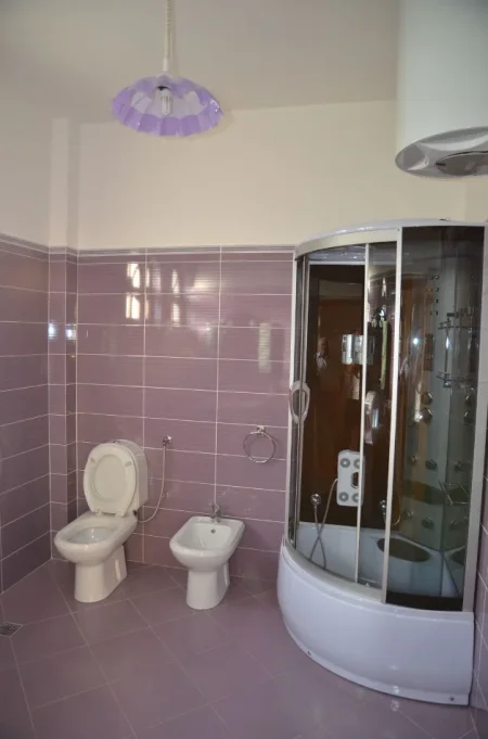 Tirane, jepet me qera Vile 5+1 Kati 0, 450 m² 1.500 € (Rruga Mihal Grameno)