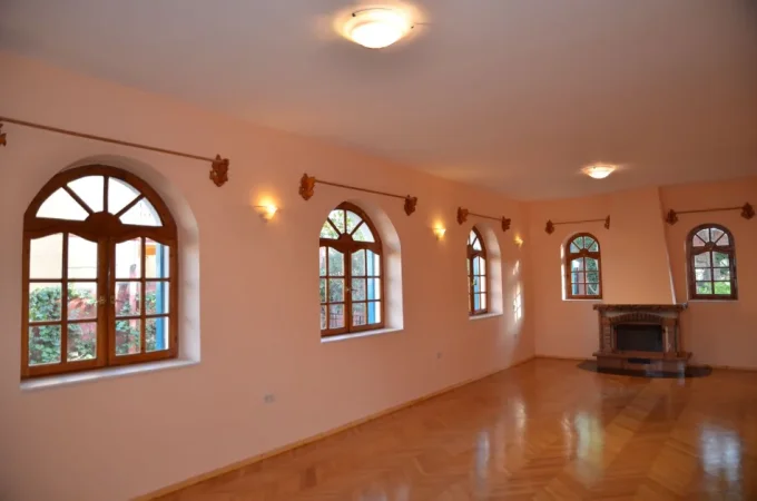 Tirane, jepet me qera Vile 5+1 Kati 0, 450 m² 1.500 € (Rruga Mihal Grameno)