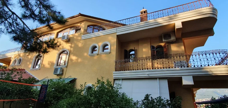 Tirane, jepet me qera Vile 5+1 Kati 0, 450 m² 1.500 € (Rruga Mihal Grameno)