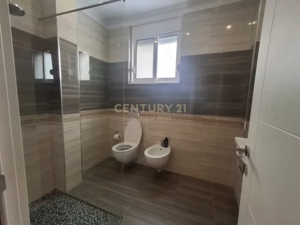 Tirane, jepet me qera apartament 2+1 Kati 4, 109 m² 650 € (Shkolla e Baletit WEST138226)