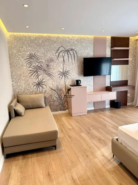 Vlore, jepet me qera hotel Kati 1 & 12, 1.500 m² 5.000 € (VLORE)