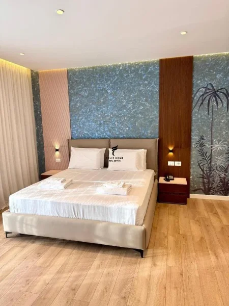 Vlore, jepet me qera hotel Kati 1 & 12, 1.500 m² 5.000 € (VLORE)
