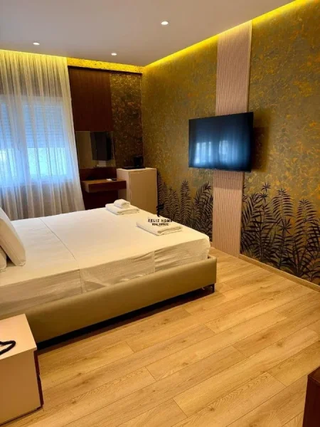 Vlore, jepet me qera hotel Kati 1 & 12, 1.500 m² 5.000 € (VLORE)