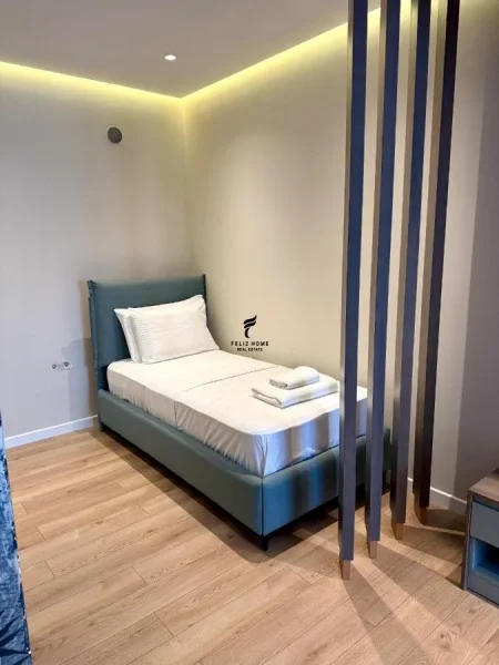 Vlore, jepet me qera hotel Kati 1 & 12, 1.500 m² 5.000 € (VLORE)