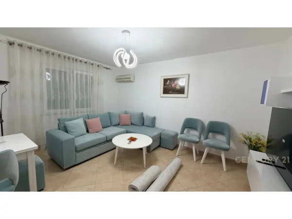 Tirane, jepet me qera apartament 1+1 Kati 2, 56 m² 549 € (21 Dhjetori IRG138181)