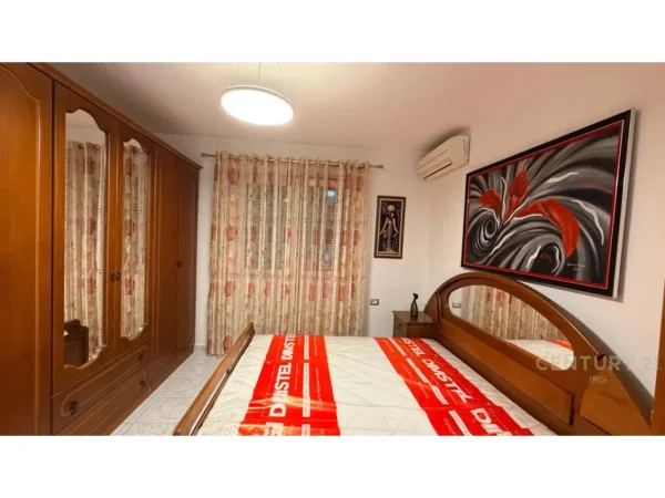 Tirane, jepet me qera apartament 1+1 Kati 2, 56 m² 549 € (21 Dhjetori IRG138181)