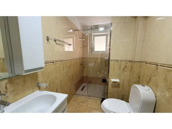 Tirane, jepet me qera apartament 1+1 Kati 2, 56 m² 549 € (21 Dhjetori IRG138181)