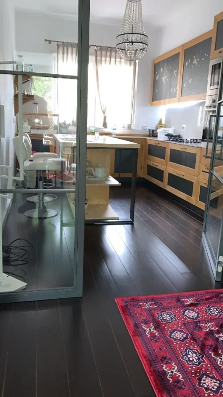 jepet me qera Vile 3 Katshe , 400 m² 3.200 €