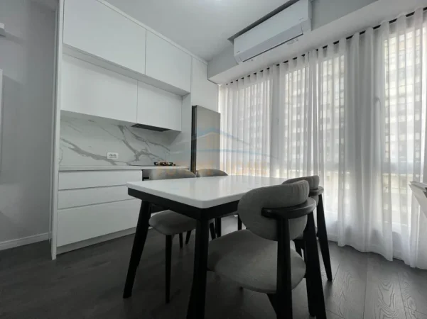 Tirane, shitet apartament 2+1+Ballkon Kati 4, 77 m² (STACIONI I TRENIT)