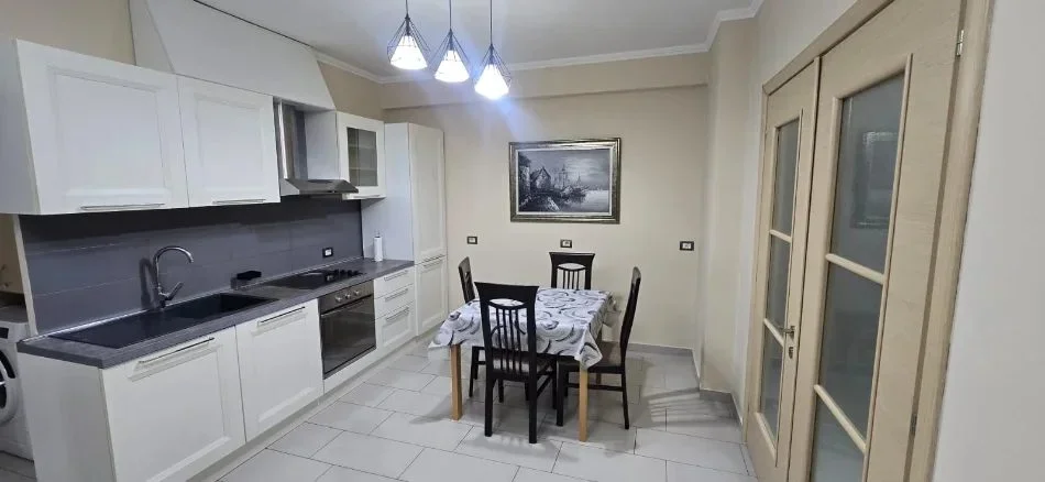 Tirane, jepet me qera apartament 2+1 Kati 5, 95 m² 510 € (Astir)