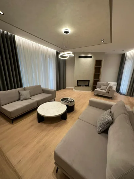 Tirane, jepet me qera Vile 2 Katshe Kati 0, 350 m² 4.500 € (Liqeni i Thate)