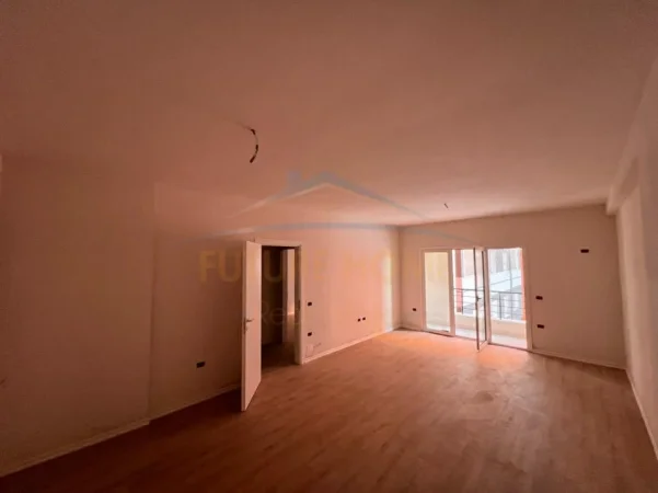 Tirane, shitet apartament 1+1 Kati 2, 70 m² 105.000 € (YZBERISHT)