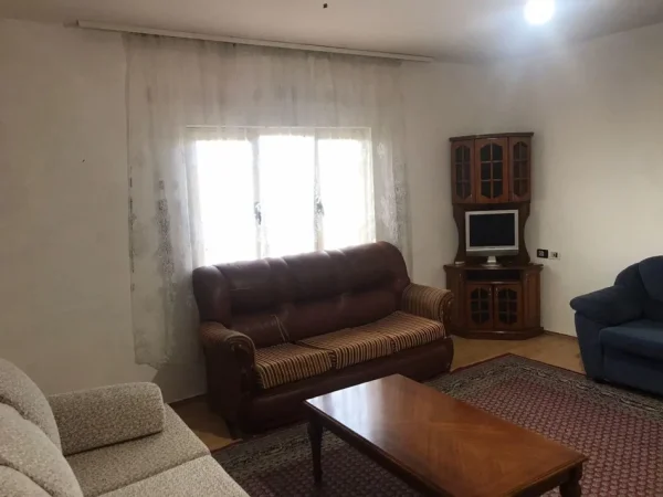 Tirane, jepet me qera apartament 2+1 Kati 1, 115 m² 390 € (Maji)