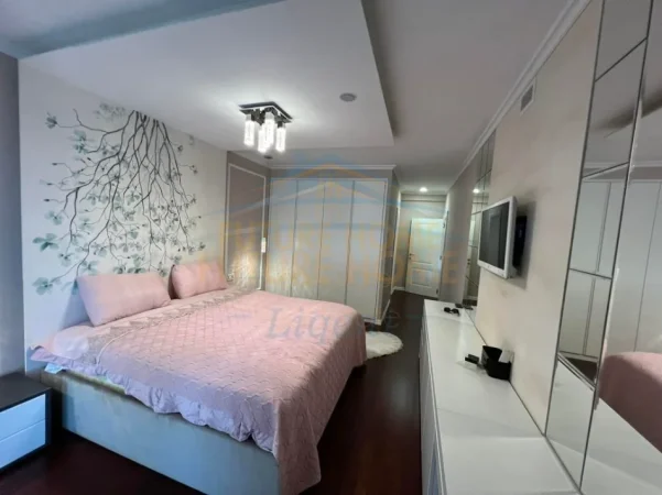 Tirane, jepet me qera apartament 2+1+Ballkon Kati 3, 107 m² 1.200 € (LIQENI I THATE)