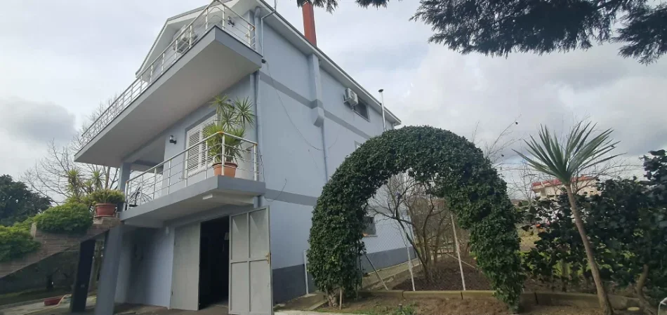 Tirane, shitet nga Pronari, pa-komision Vile 3 Katshe Kati 2, 3.000 m² 500.000 € (vore e vjeter)
