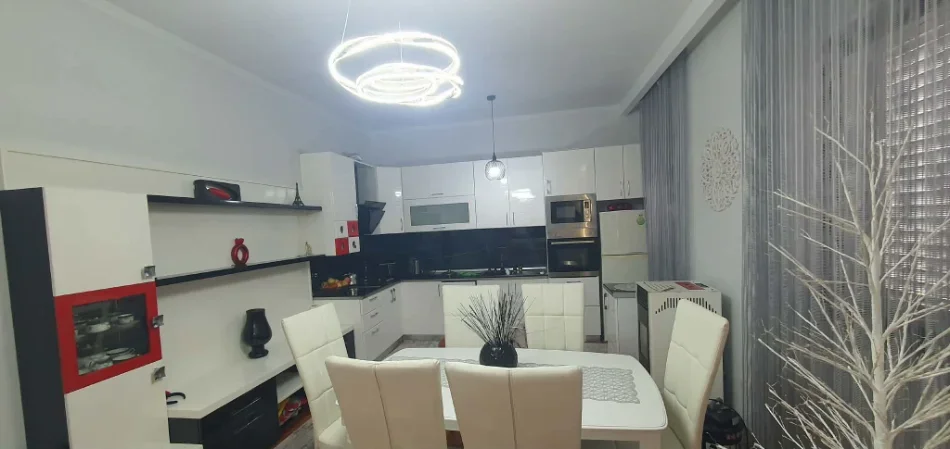 Tirane, shitet nga Pronari, pa-komision Vile 3 Katshe Kati 2, 3.000 m² 500.000 € (vore e vjeter)