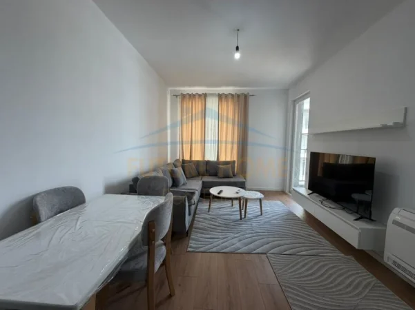 Tirane, jepet me qera apartament 1+1+Ballkon Kati 5, 64 m² 450 € (Univers city)