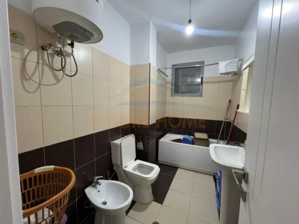 Tirane, jepet me qera apartament 1+1+Ballkon Kati 2, 65 m² 450 € (Fresku)