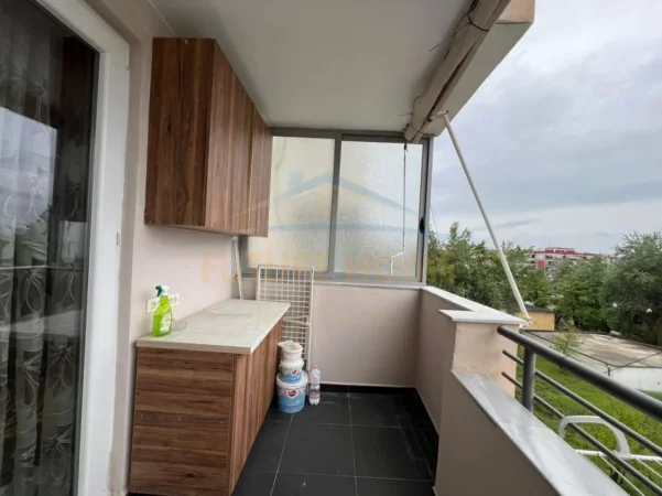 Tirane, jepet me qera apartament 1+1+Ballkon Kati 2, 65 m² 450 € (Fresku)